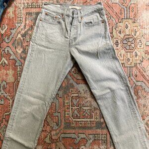 Levi's wedgie straight size 24